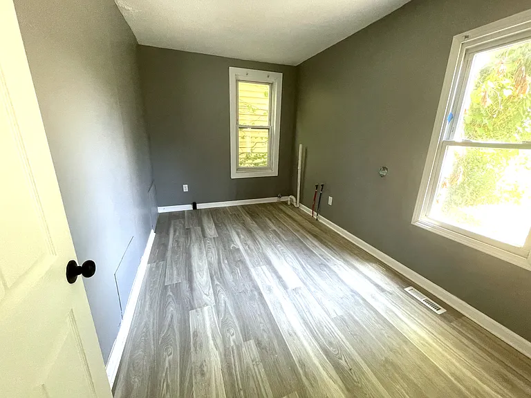311 E 3rd St — Photo 9