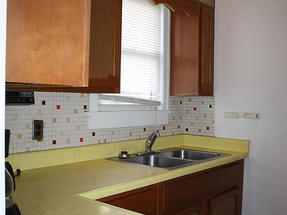 4th image of 2805 Avondale Ave