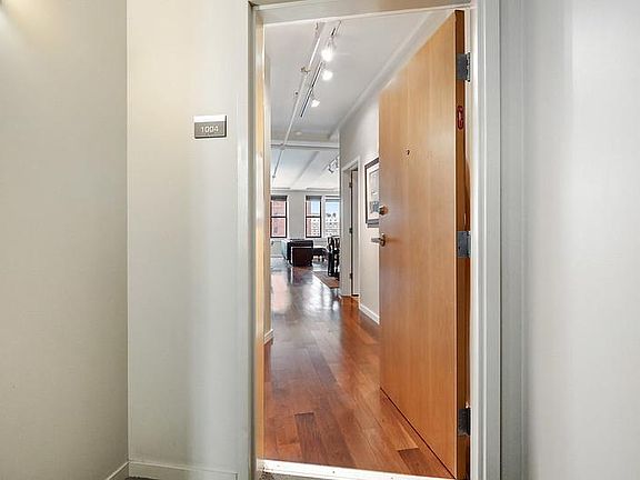 5th image of 915 Olive St APT 1004