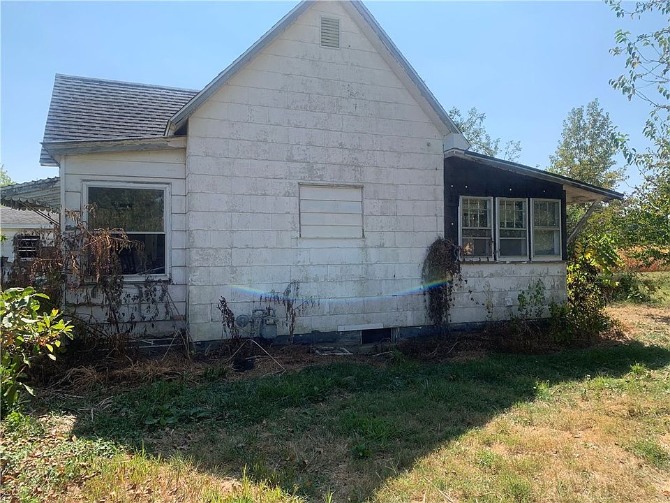 2nd image of 511 Commercial St