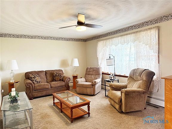 4th image of 1136 E Park Ln