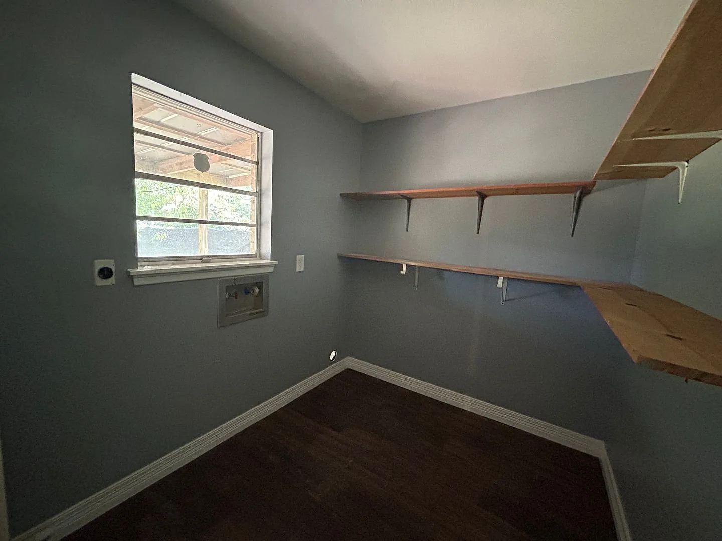 Remodeled 3 Bedroom Pines Road Area Home — Photo 4