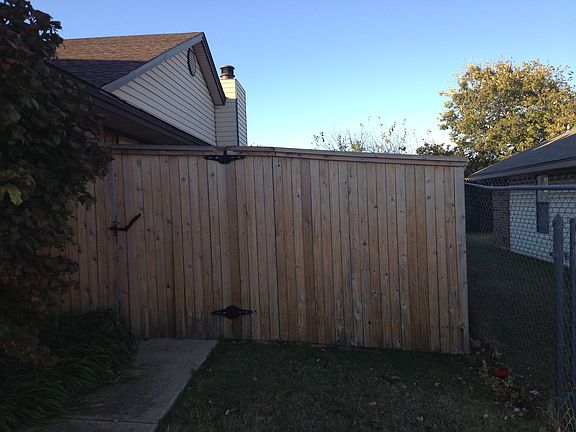 New stockade fence