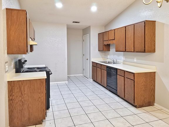 5th image of 3509 W Wood St