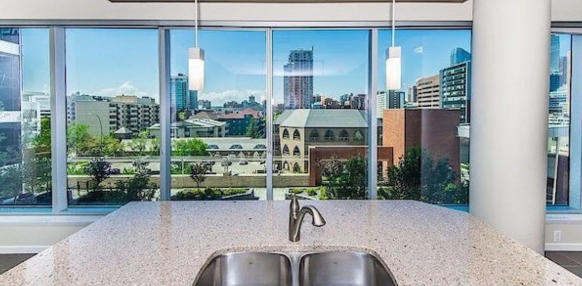 Beautiful 2 bedroom/2 Bathroom Nuera Condo — Photo 3