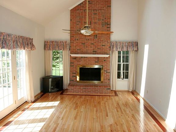 3rd image of 7917 Bracksford Ct