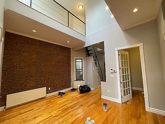 2nd image of 450 W 50th St #F