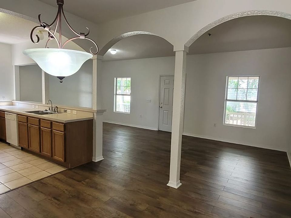 1st image of 1004 Park Central Cir