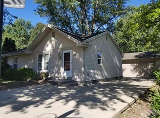 1318 S 9th Ave E, Newton, IA 50208