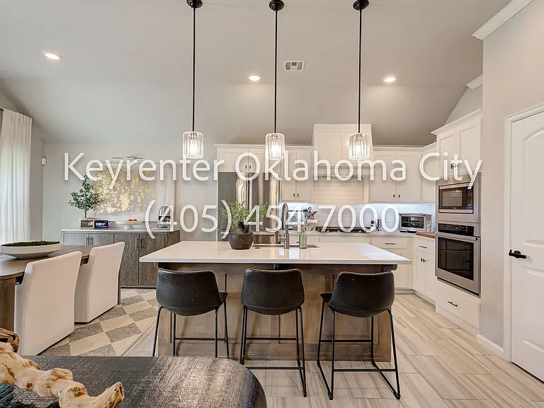 4200 NW 156th Ter — Photo 11