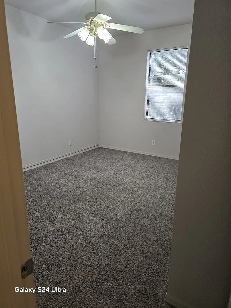 3/2.5 Townhouse plus Storage Unit $1,600 — Photo 3