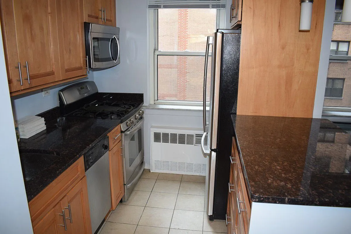 333 E 79th St APT 4T photo 1