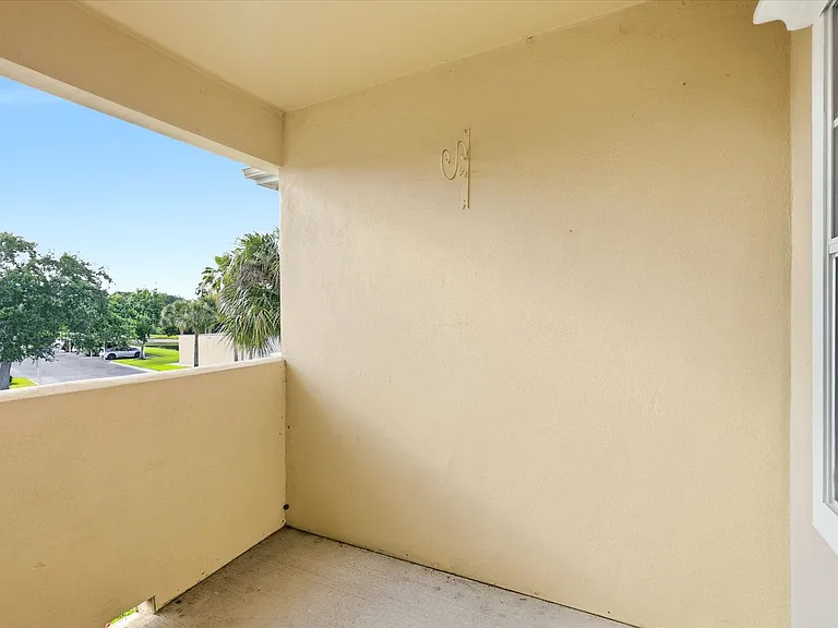1015 Villagio Cir #202 — Photo 27