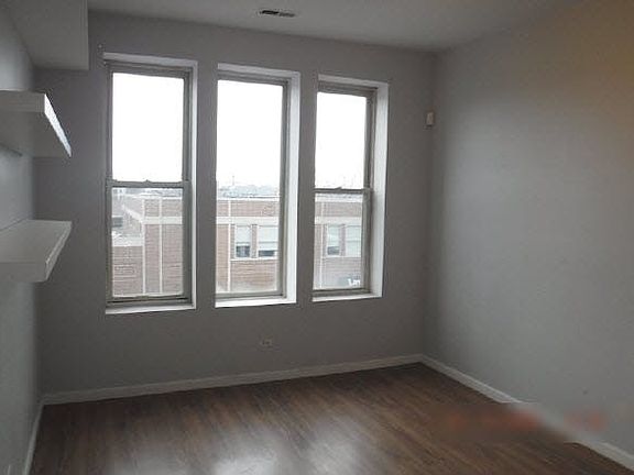 3rd image of 4250 S Cottage Grove Ave APT 3S