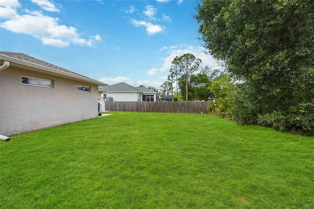 3 bed, 2.0 bath, 1413 sqft, $1,750 — Photo 4