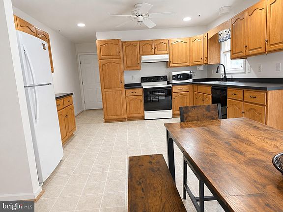 3rd image of 33121 Forest Knoll Dr