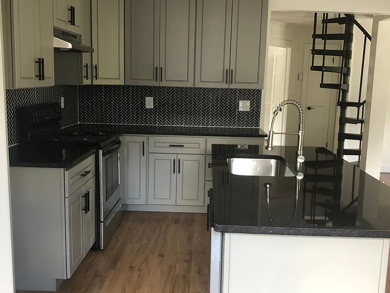 107 Crane Ave — Photo 6