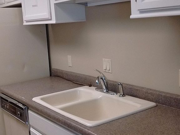 5th image of 711 W Lakeshore Dr APT 502