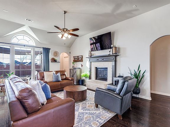 3rd image of 504 Mary Ruth Pl