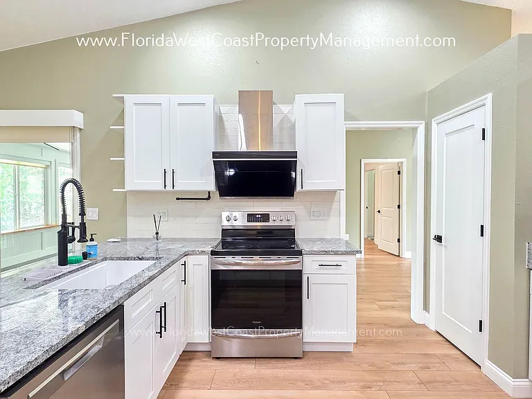 4667 Hamlets Grove Dr — Photo 7