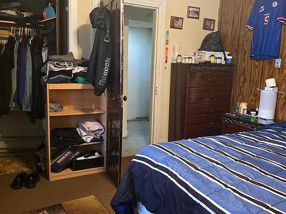 5th image of 528 Maple St