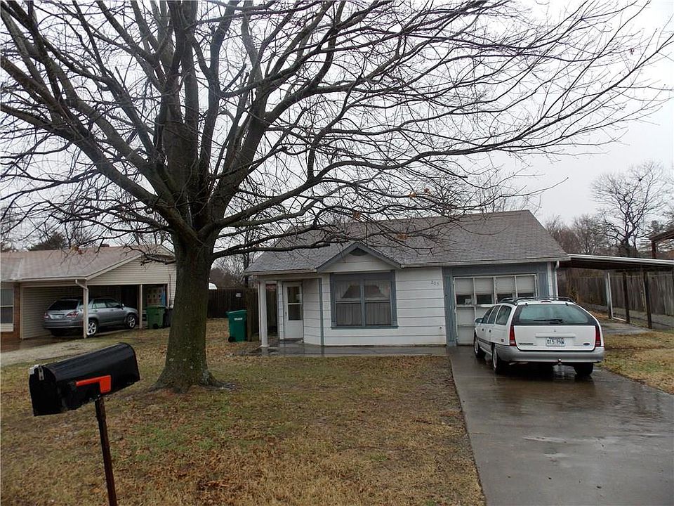 1st image of 205 W Rolling Oaks Dr