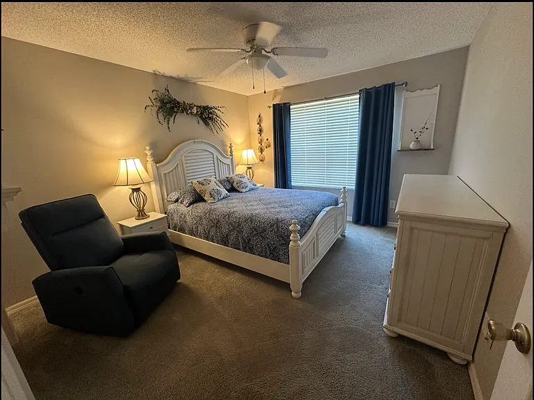 Guess Room 2 with electric recliner