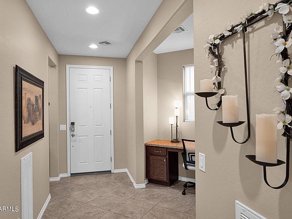 4th image of 783 E SILVERSWORD Lane
