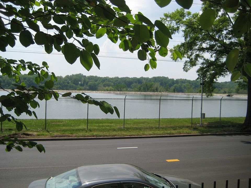 2nd image of 4621 1/2 Macarthur Blvd NW Unit B