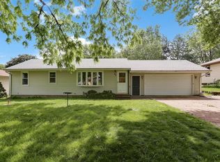 92 Ferndale St N, Maplewood, MN 55119