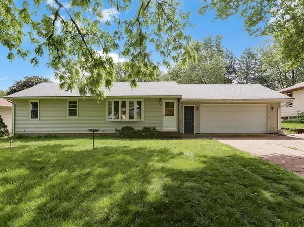 92 Ferndale St N, Maplewood, MN 55119