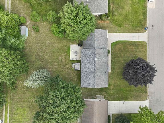 2nd image of 714 Sunset Ln