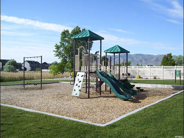 1252 N Willowbrook Ln — Photo 32