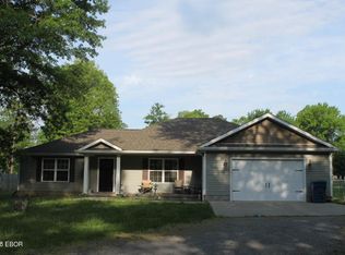 211 Scout Cabin Rd, Carterville, IL 62918