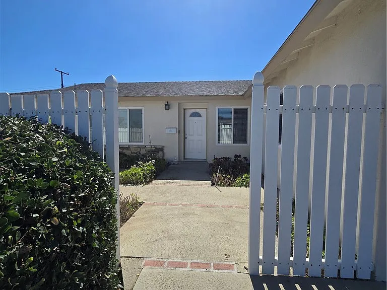 394 N Clinton St — Photo 6