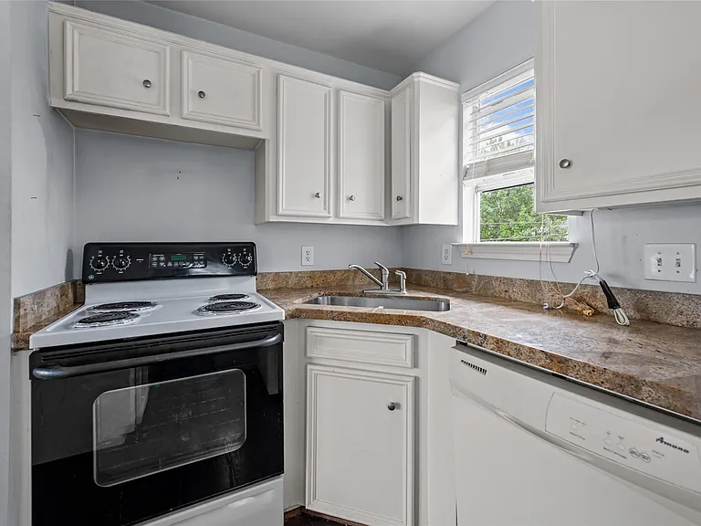2142 Sul Ross St #A — Photo 14