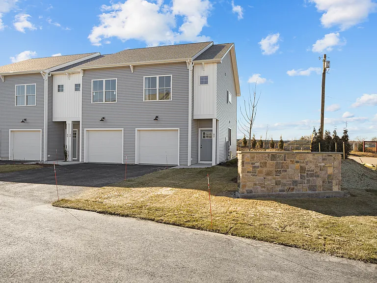 Hillsgrove at City Centre — Photo 40