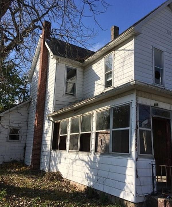 2nd image of 825 S Grant St