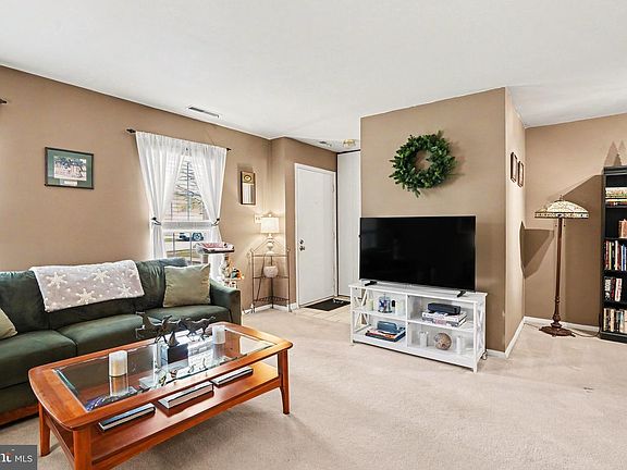 3rd image of 300 Lopax Rd
