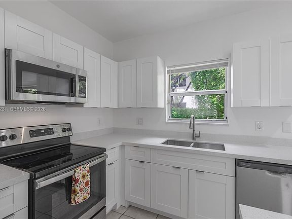 3rd image of 2992 SE 15th Ave