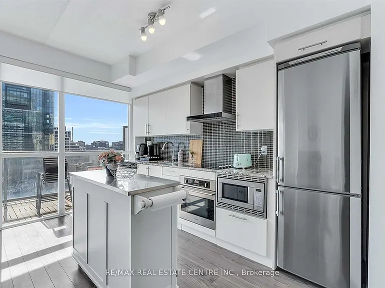 352 Front St W #1413 — Photo 15