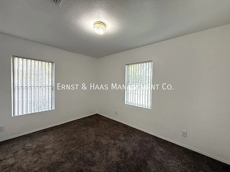 4723 Blackthorne Ave — Photo 16