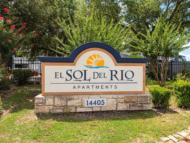 El Sol Del Rio — Photo 31