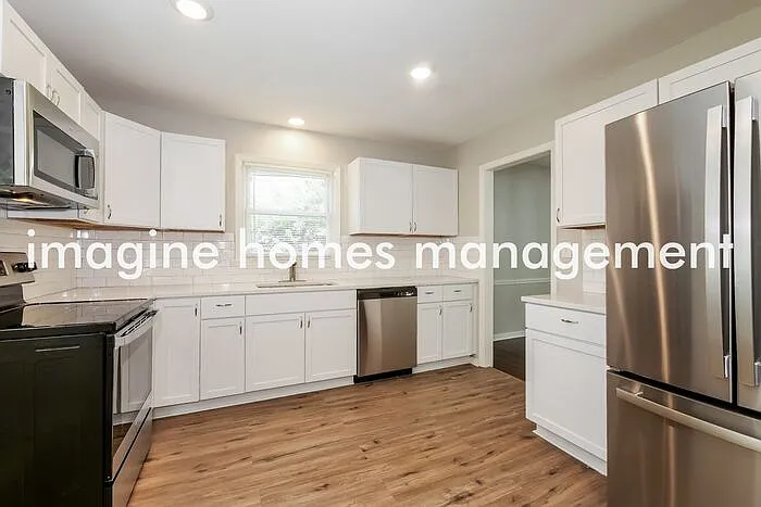 8621 W 88th Ter — Photo 4