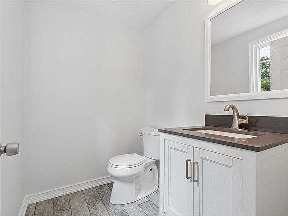 4th image of 522 Hollis St Unit 522