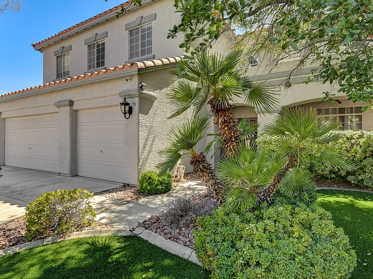 3910 Crooked Oak St — Photo 1