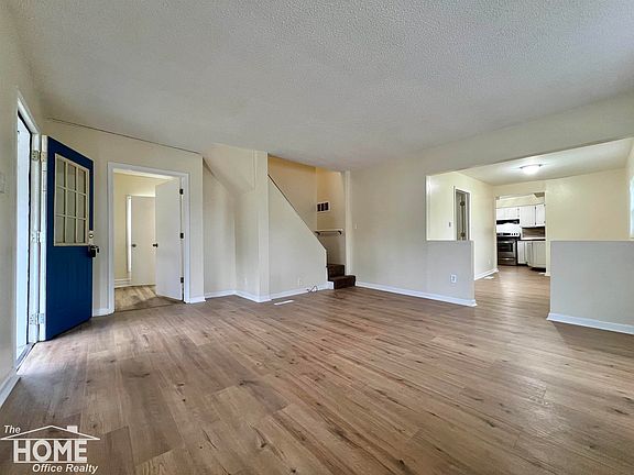 4th image of 111 S Oak St