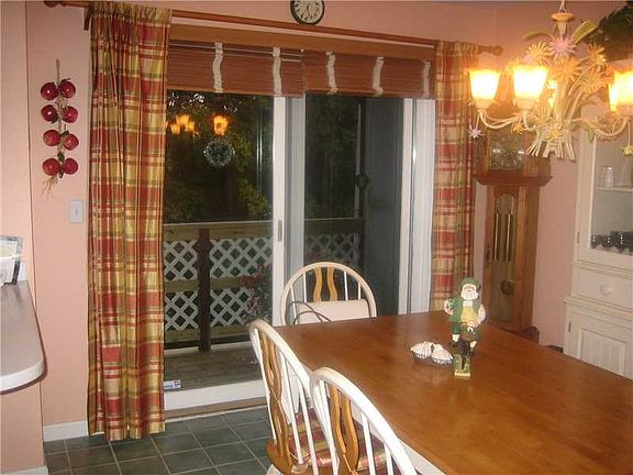 4th image of 195 River Farms Dr