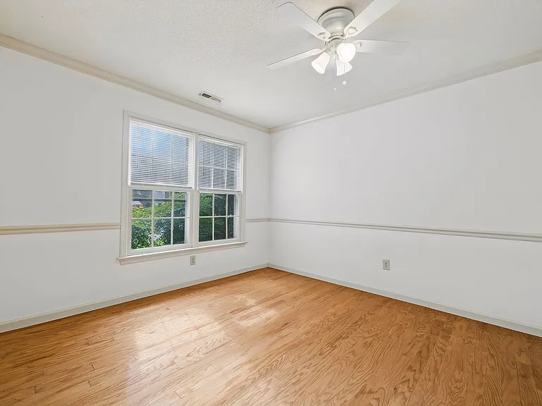 109 Larkspur Holw — Photo 15