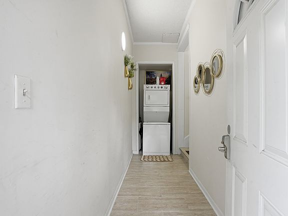 2nd image of 615 Linwood Ave NE #4